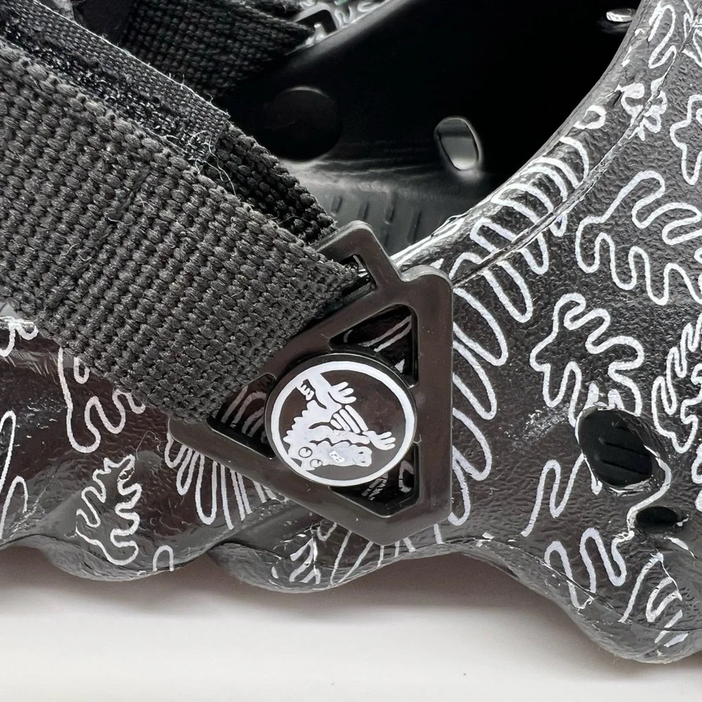 CROCS Kids Black and White Leaf Patterned Water Shoes Size 3